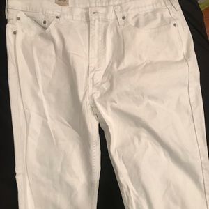 Men’s white Levi’s jean
